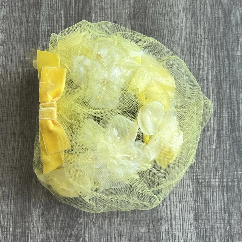 Vintage Couture 1950’s Fascinator Hat Yellow/White‎ Flowers Veiled with/Felt Bow